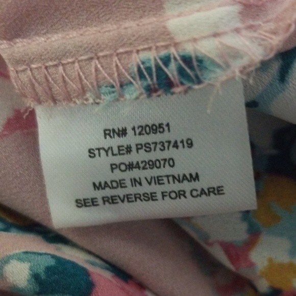 Pink Rose off the shoulder floral print top. Size XS - Picture 6 of 7